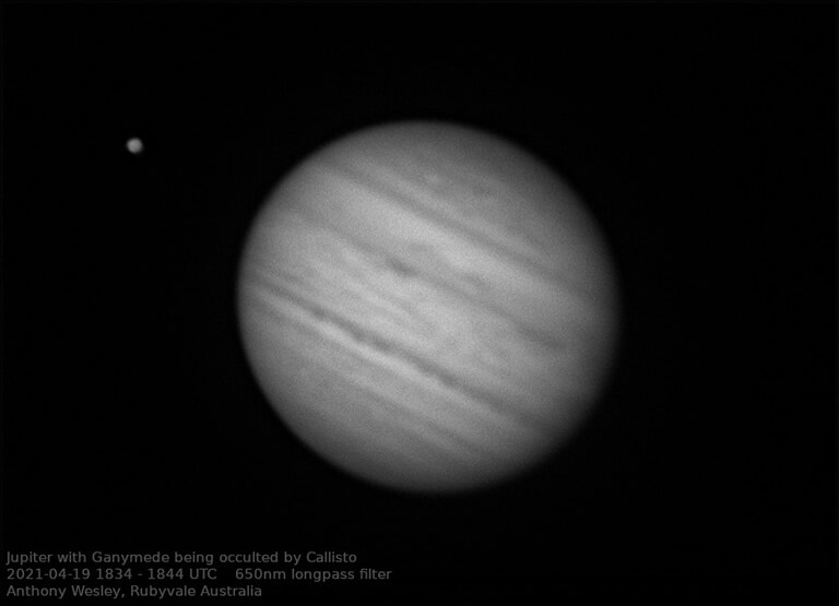 Double éclipse de Ganymède par Io et Callisto.