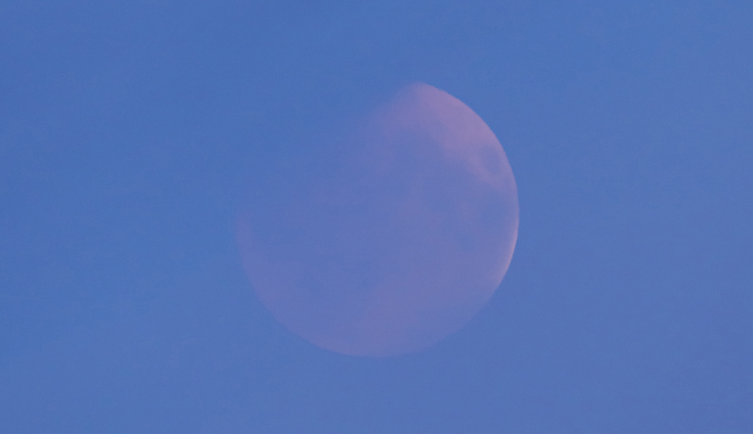 L’éclipse totale de Lune du 16 mai 2022 à 5 h 29 min (Temps légal français) depuis le toit de l’Observatoire de Paris