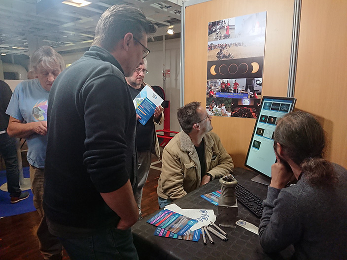 Présentation du portail web des formulaires de calcul de l’IMCCE sur le stand IMCCE/UFE