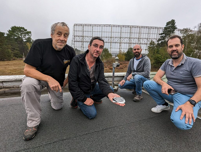 Fig. 6 – De gauche à droite : François Colas (responsable du projet FRIPON, OBSPM), Philippe Cavier et Charbal Kanzandjian (respectivement animateur et responsable au Pôle des étoiles de Nançay), 
									Sylvain Bouley (planétologue, équipe FRIPON/Vigie-Ciel, Université Paris Saclay)