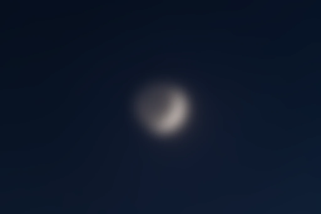 Lumière cendrée photographiée au crépuscule du soir du 2 juillet 2022 depuis Saint-Nazaire